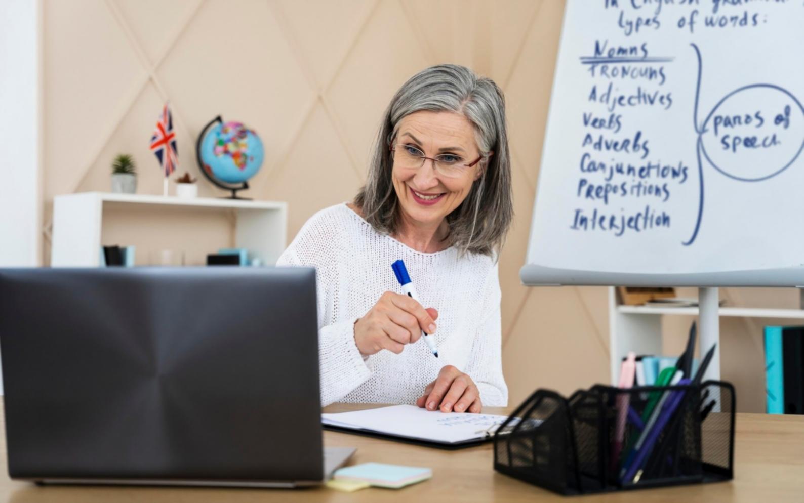 Equipo profesional trabajando en estrategia financiera