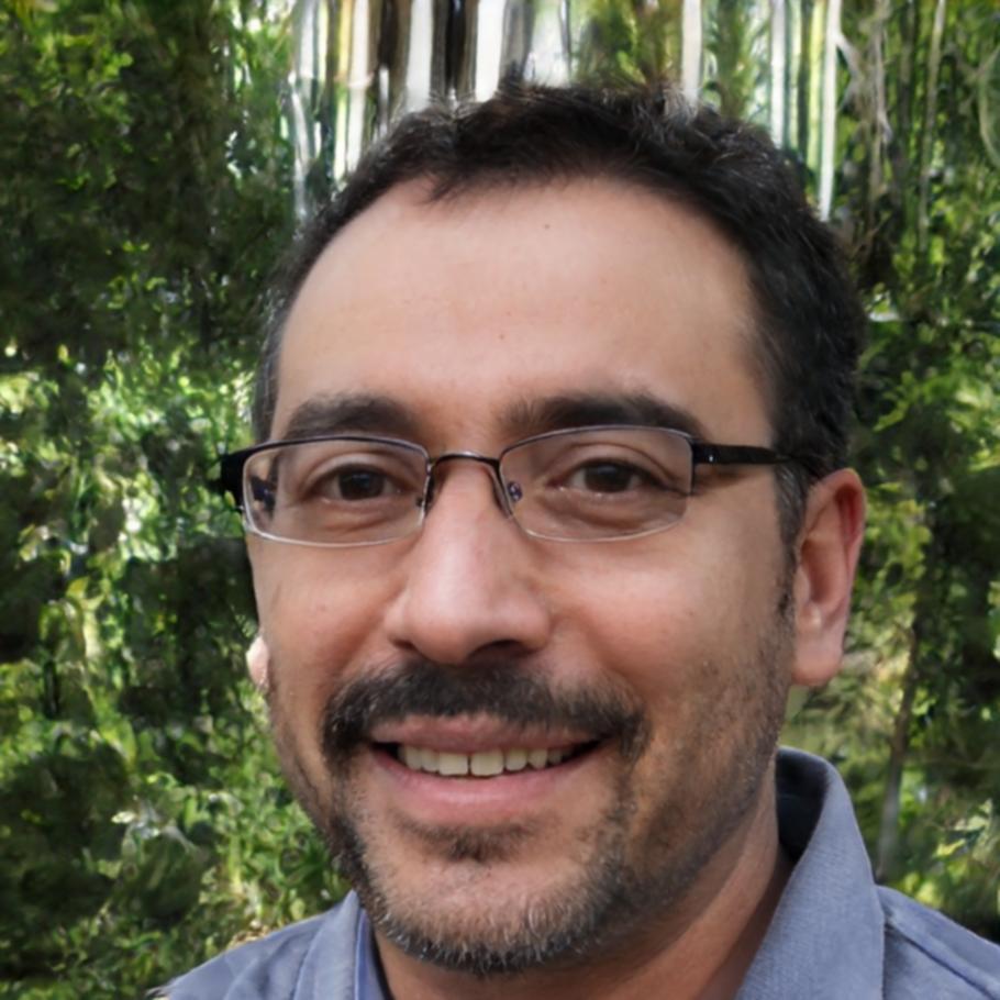 Oriol Duran, director de análisis financiero en soravilent, revisando informes de costes operativos